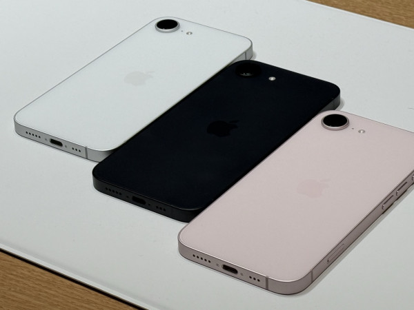 Apple iPhone 17e 實機上手：$5,099 劈價玩 A19 旗艦晶片！5 大賣點直擊、容量翻倍超大方