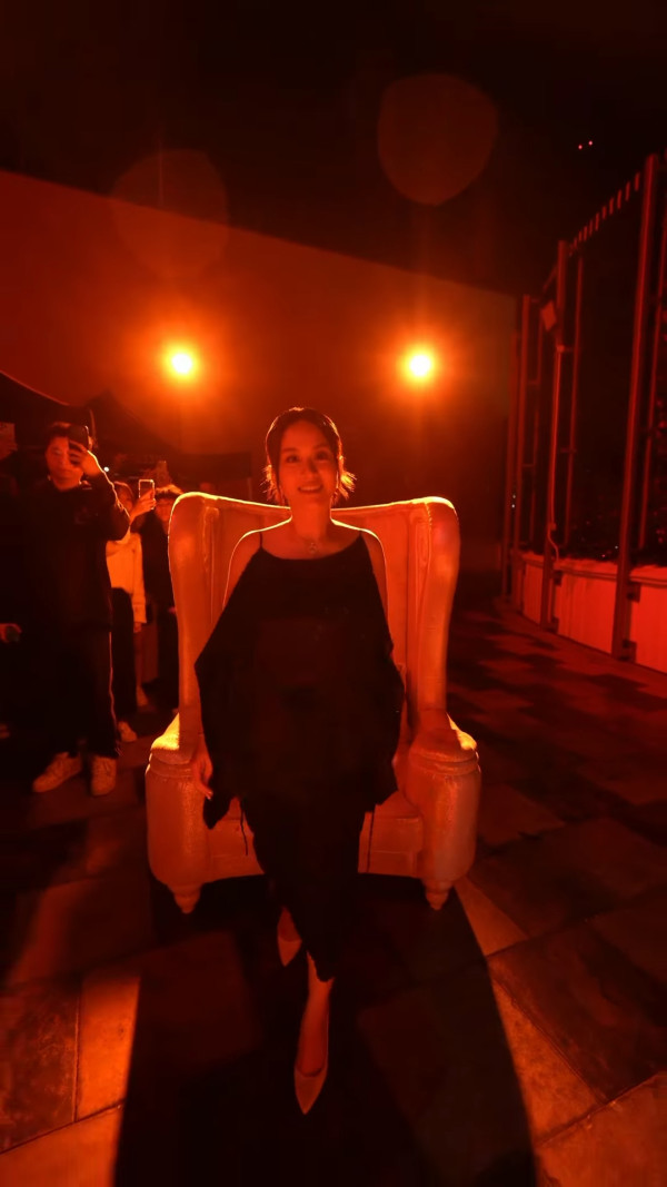 鍾培生宣布求婚成功娶莊雅婷！化身戰士「吊威也」從天而降：照顧你一生一世