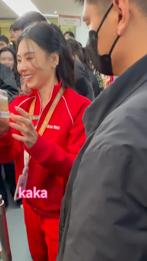 張栢芝新年向粉絲派開工利是零架子！金額曝光極豪爽獲讚：超寵粉