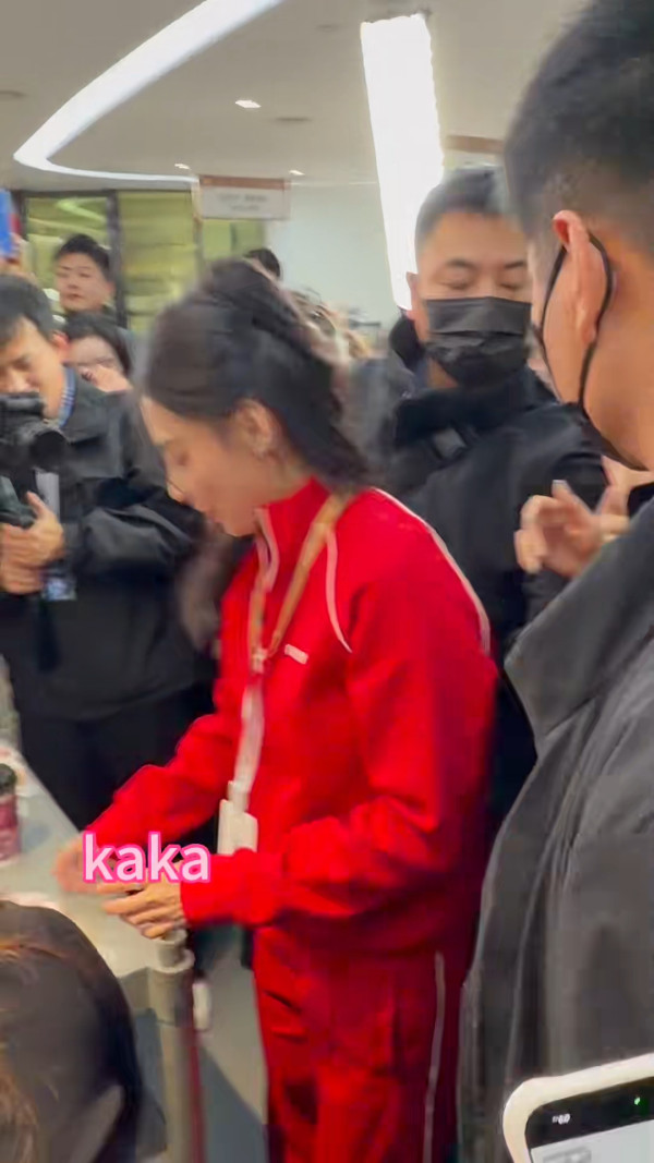 張栢芝新年向粉絲派開工利是零架子！金額曝光極豪爽獲讚：超寵粉