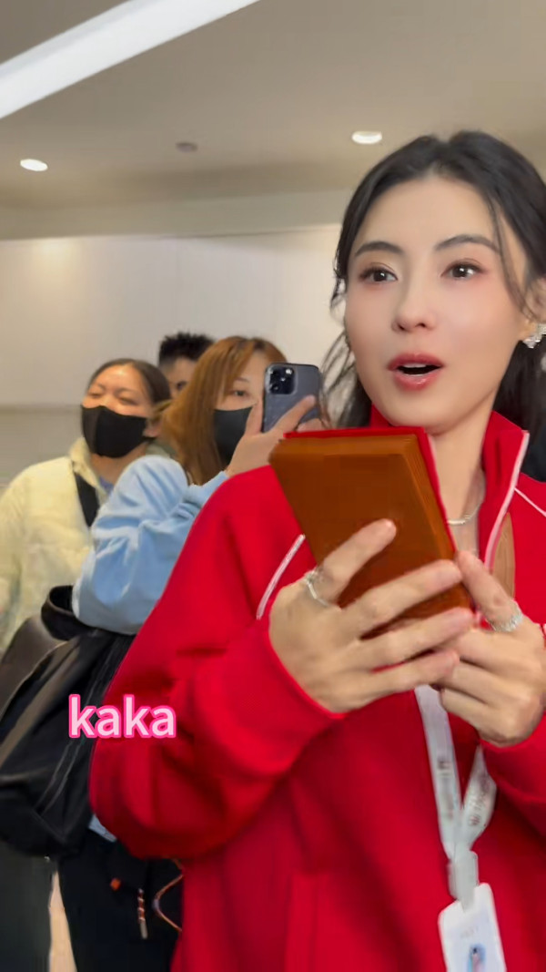 張栢芝新年向粉絲派開工利是零架子！金額曝光極豪爽獲讚：超寵粉