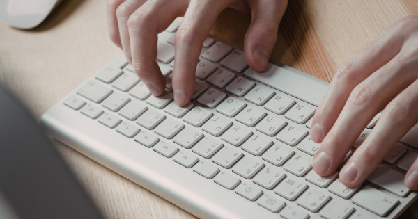 12大文職面臨AI大清洗！銀行/保險/廣告業難逃一劫？呢款工種需求恐暴跌26%