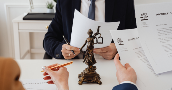 12大文職面臨AI大清洗！銀行/保險/廣告業難逃一劫？呢款工種需求恐暴跌26%