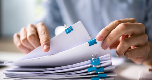 12大文職面臨AI大清洗！銀行/保險/廣告業難逃一劫？呢款工種需求恐暴跌26%