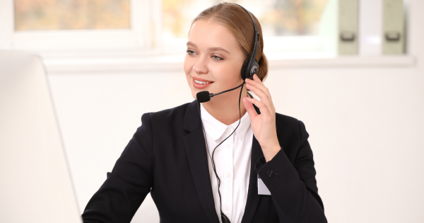 12大文職面臨AI大清洗！銀行/保險/廣告業難逃一劫？呢款工種需求恐暴跌26%