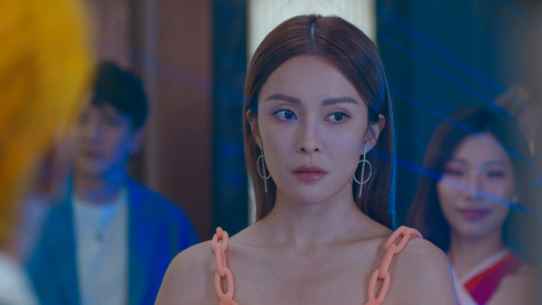 臥底嬌娃丨陳瀅罕晒性感吊帶喱士睡衣look 鏡頭前除衫透視曲線極盡誘惑