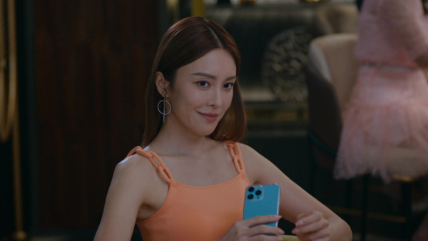 臥底嬌娃丨陳瀅罕晒性感吊帶喱士睡衣look 鏡頭前除衫透視曲線極盡誘惑