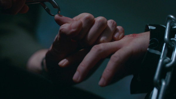 臥底嬌娃丨彭迪安Eddie成「坎坷古惑仔專業戶」 被「鉗手指」嚴刑逼供多劇下場悲慘