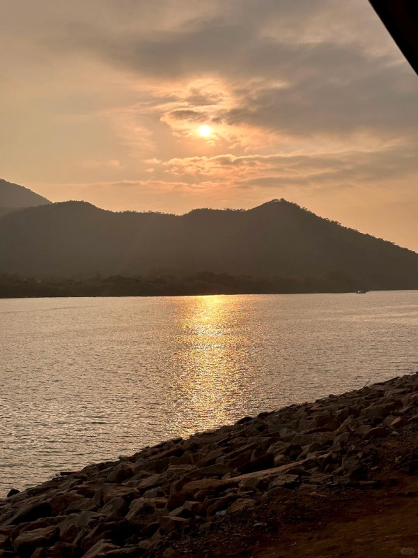港版小鐮倉曝光！東涌無敵海景巴士站爆紅 陳慧琳曾取景 網民憂淪陷：旺過旺角