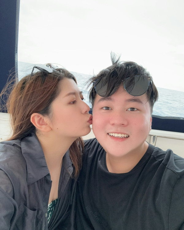 TVB人妻追仔成功三年抱兩幸福炫富！富貴老公大手筆送逾50萬名錶錫到燶