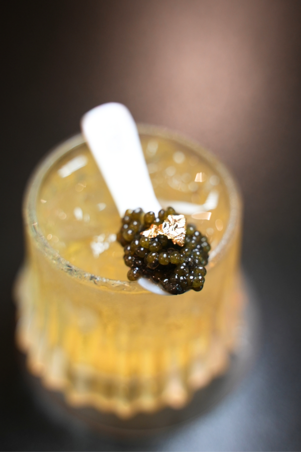 外國爆紅「魚子醬麥樂雞」登陸香港！全新魚子醬Bar $299歎12年魚子醬及vodka/魚子醬&黑松露Cocktail /雙重黑松露Gelato