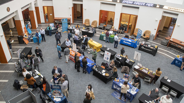 2026 職場大洗牌！Anthropic公佈4大「夕陽行業」AI 暫時無法替代呢1類工作