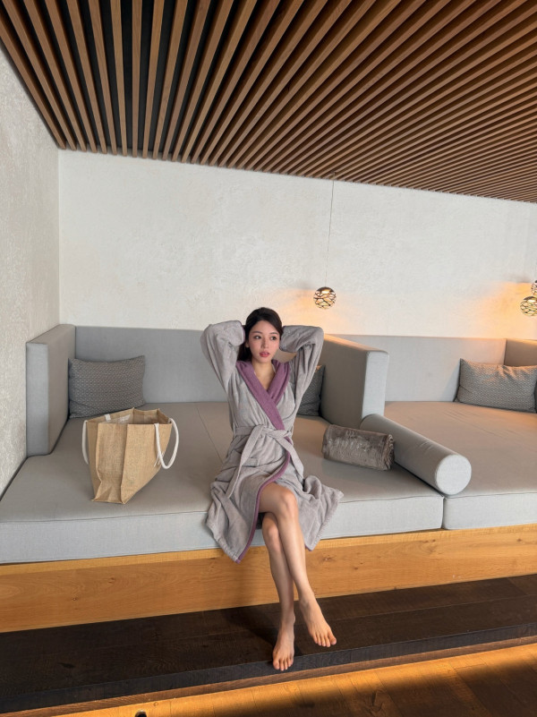 譚嘉儀意大利享受babymoon之旅！曬佗雙胞胎泳照身材依然纖瘦 