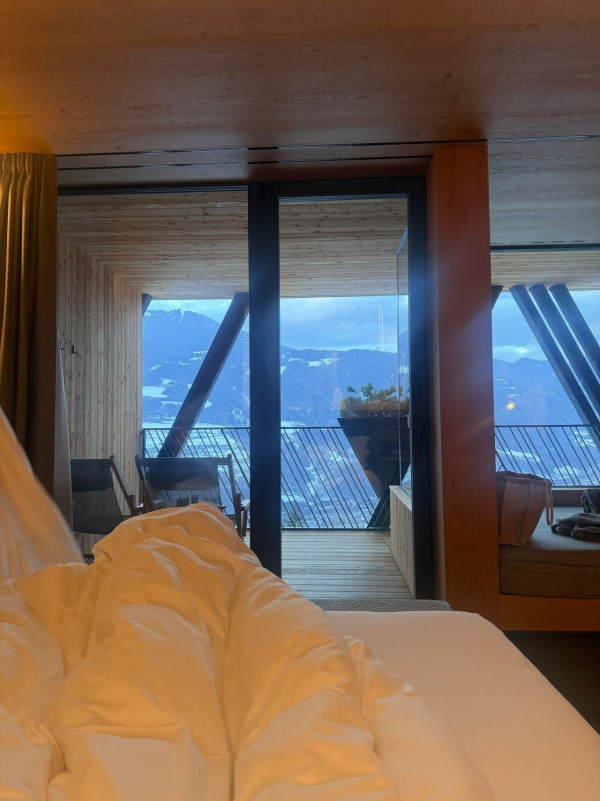 譚嘉儀意大利享受babymoon之旅！曬佗雙胞胎泳照身材依然纖瘦 