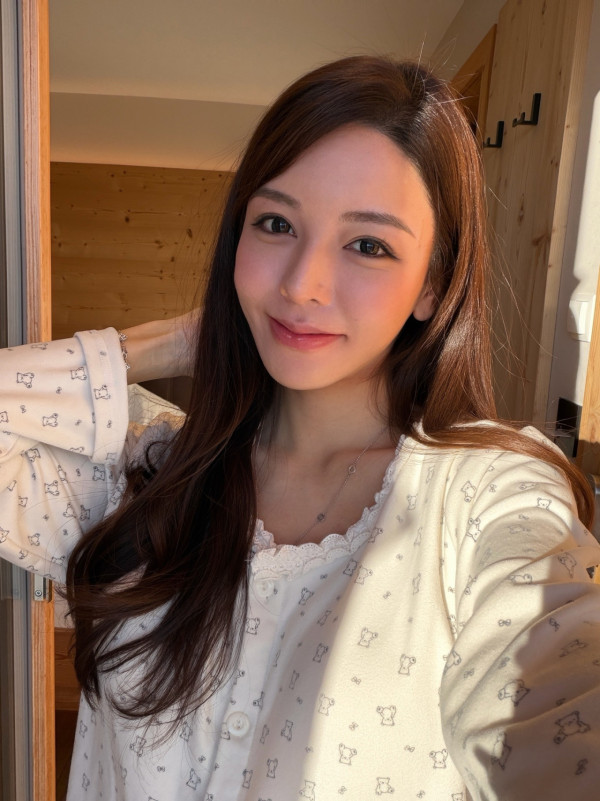 譚嘉儀意大利享受babymoon之旅！曬佗雙胞胎泳照身材依然纖瘦 