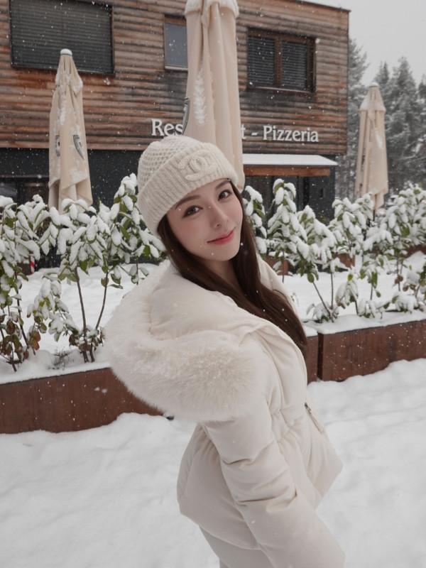 譚嘉儀意大利享受babymoon之旅！曬佗雙胞胎泳照身材依然纖瘦 