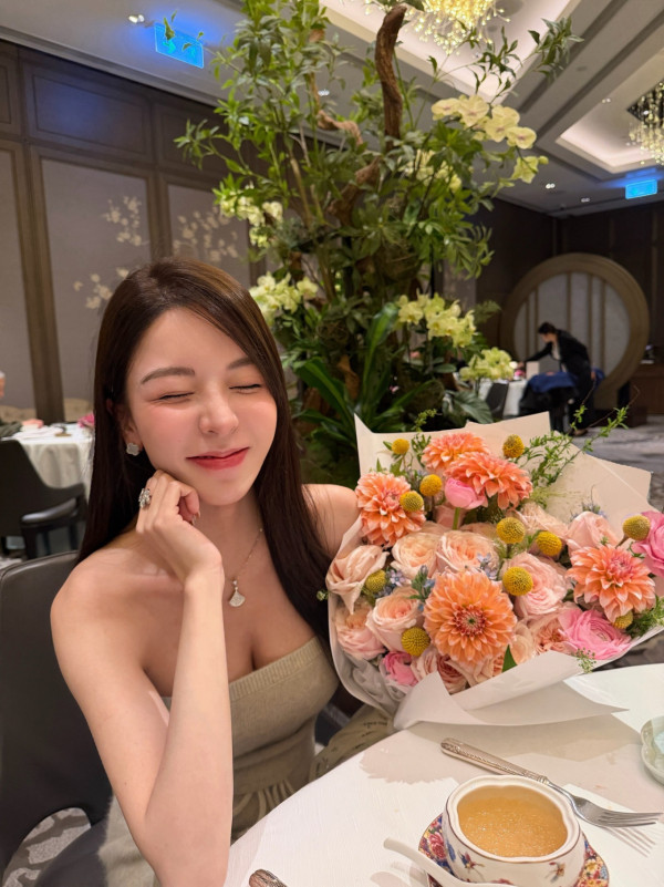 譚嘉儀意大利享受babymoon之旅！曬佗雙胞胎泳照身材依然纖瘦 