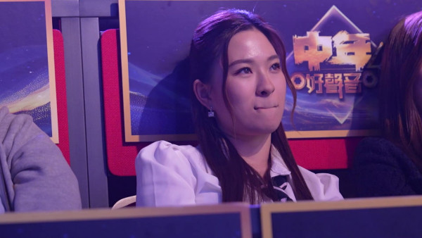 中年好聲音4｜羅天宇除面具後信心盡失！緋聞女友陳懿德不避嫌到場冧爆打氣