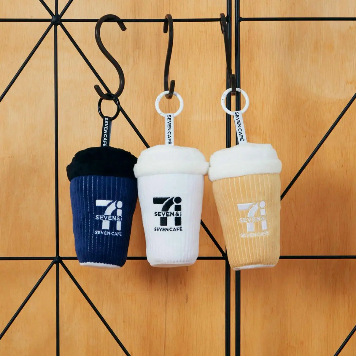 日本7-Eleven×Happy賞推超瘋狂抽獎！90cm巨型雞肉串公仔、麵包攬枕 還原度100%超想咬啖！ 