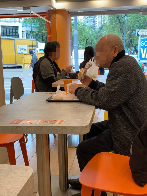 連鎖餐廳買$7奶茶坐一個鐘？老伯被偷拍公審「霸位」。圖片來源：Facebook@清濤苑清河邨&祥龍圍