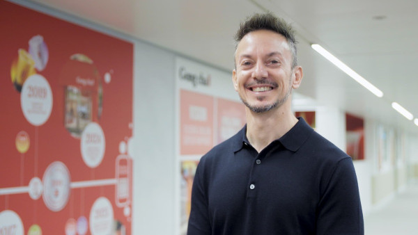 創業逆轉人生？銀行家棄百萬年薪轉行賣珍奶！靠2秘訣打入國際市場 年收45億港元？