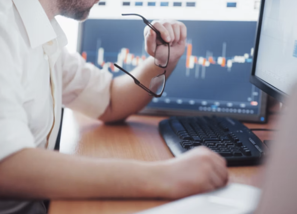 創業逆轉人生？銀行家棄百萬年薪轉行賣珍奶！靠2秘訣打入國際市場 年收45億港元？