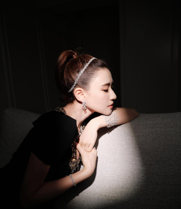 何超蓮突發晒病床照證實入醫院 親揭痛苦真相嚇壞網民 老公竇驍被指全程無影