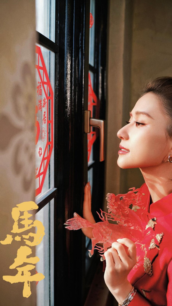 何超蓮突發晒病床照證實入醫院 親揭痛苦真相嚇壞網民 老公竇驍被指全程無影