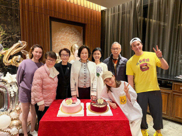 何超蓮突發晒病床照證實入醫院 親揭痛苦真相嚇壞網民 老公竇驍被指全程無影