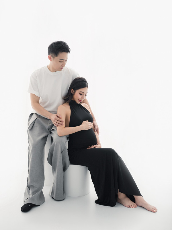 30歲TVB男藝人晒老婆懷孕照報喜！婚後雙喜臨門做爸爸：呢個肚似係仔定女