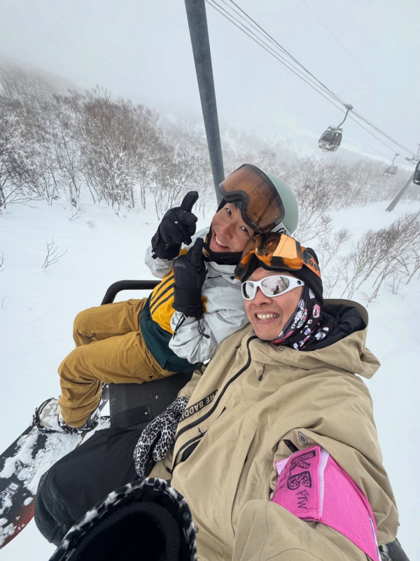 周秀娜被控告誹謗後首度現身！低調飛北海道散心 一男星護航揭最新近況