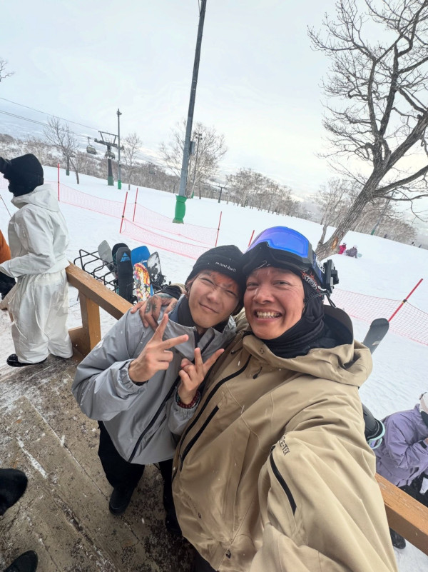 周秀娜被控告誹謗後首度現身！低調飛北海道散心 一男星護航揭最新近況