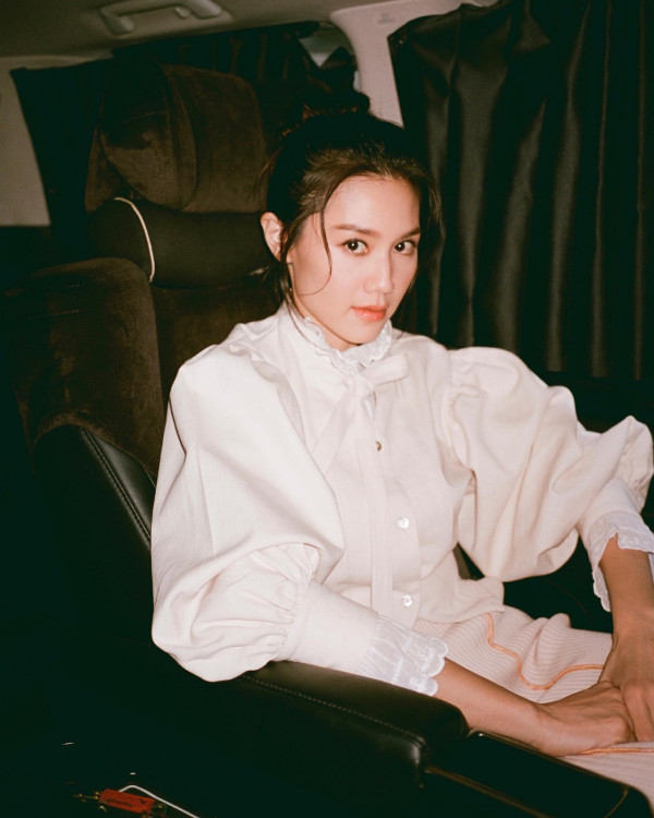 周秀娜被控告誹謗後首度現身！低調飛北海道散心 一男星護航揭最新近況