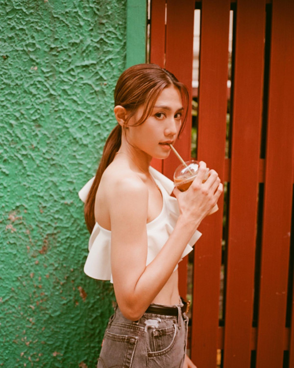 周秀娜被控告誹謗後首度現身！低調飛北海道散心 一男星護航揭最新近況