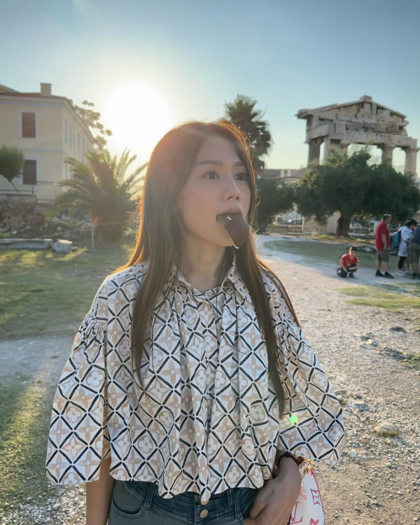 周秀娜被控告誹謗後首度現身！低調飛北海道散心 一男星護航揭最新近況