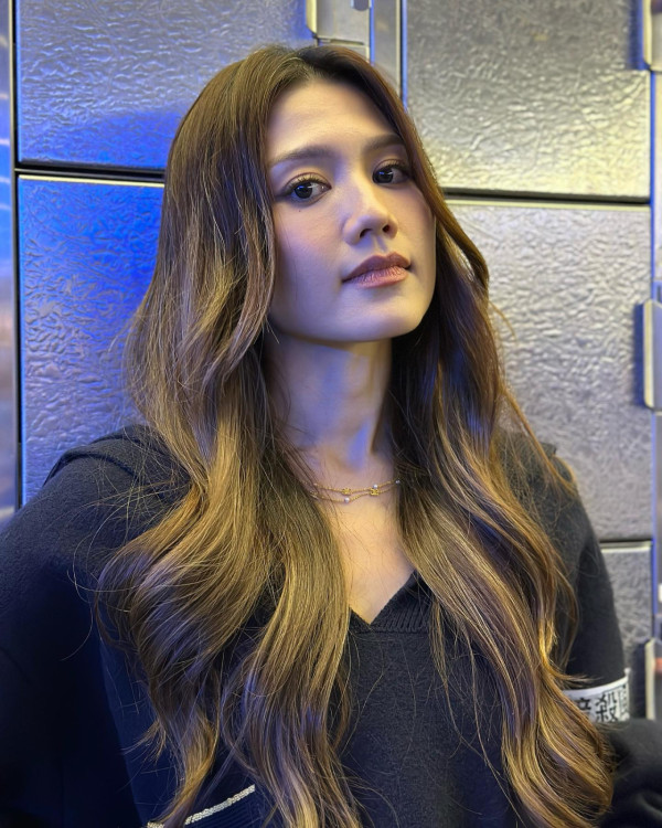 周秀娜被控告誹謗後首度現身！低調飛北海道散心 一男星護航揭最新近況