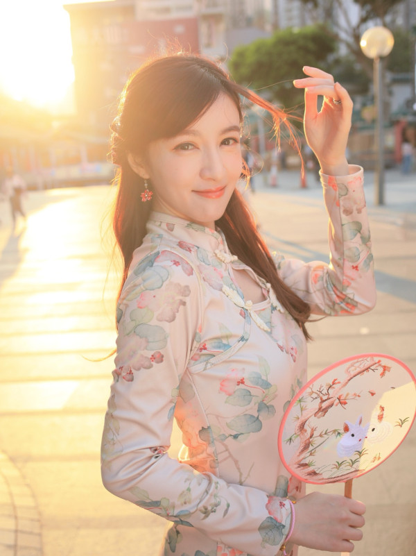 宅男女神結婚一年肚凸凸疑似懷佗B！近照孕味濃螞蟻腰消失！網民恭喜：係咪有咗？