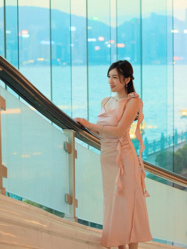 宅男女神結婚一年肚凸凸疑似懷佗B！近照孕味濃螞蟻腰消失！網民恭喜：係咪有咗？