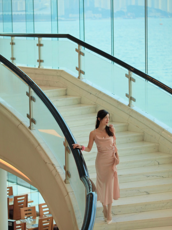 宅男女神結婚一年肚凸凸疑似懷佗B!近照孕味濃螞蟻腰消失!網民恭喜:係咪有咗?