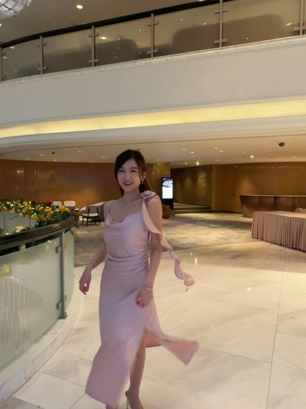 宅男女神結婚一年肚凸凸疑似懷佗B！近照孕味濃螞蟻腰消失！網民恭喜：係咪有咗？