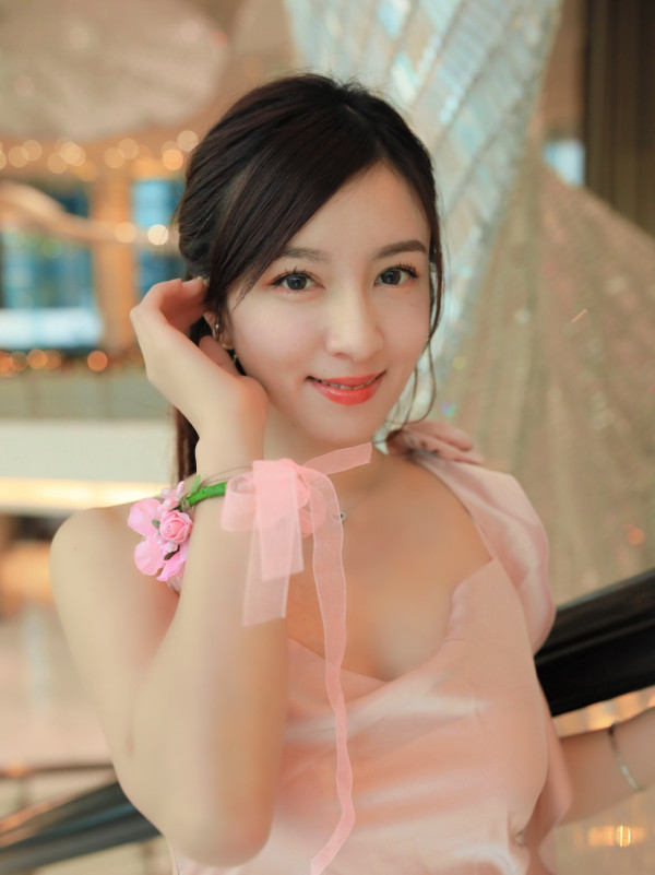 宅男女神結婚一年肚凸凸疑似懷佗B！近照孕味濃螞蟻腰消失！網民恭喜：係咪有咗？