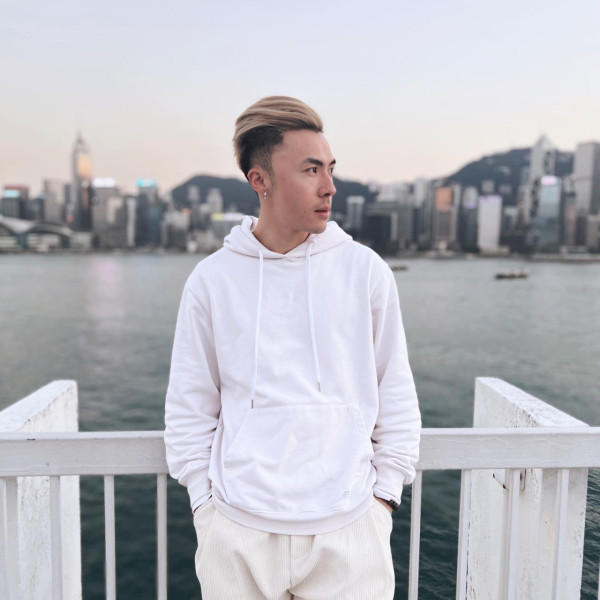 TVB上位小生突然公開戀情晒女友相！高調認愛惹粉絲哭訴︰集體失戀啦