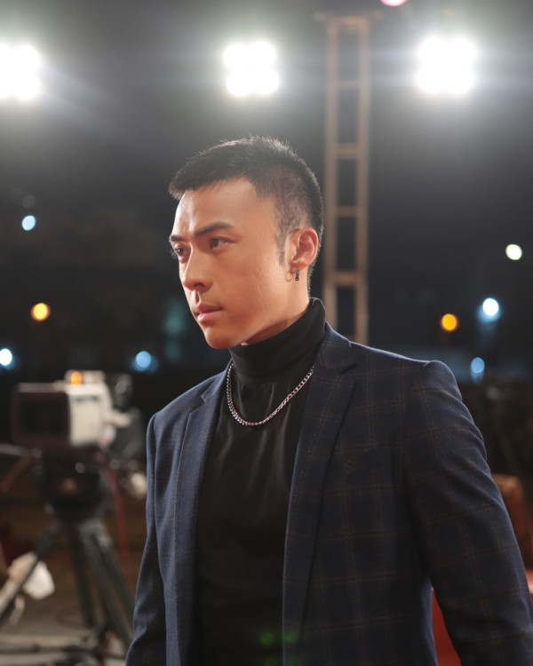 TVB上位小生突然公開戀情晒女友相！高調認愛惹粉絲哭訴︰集體失戀啦