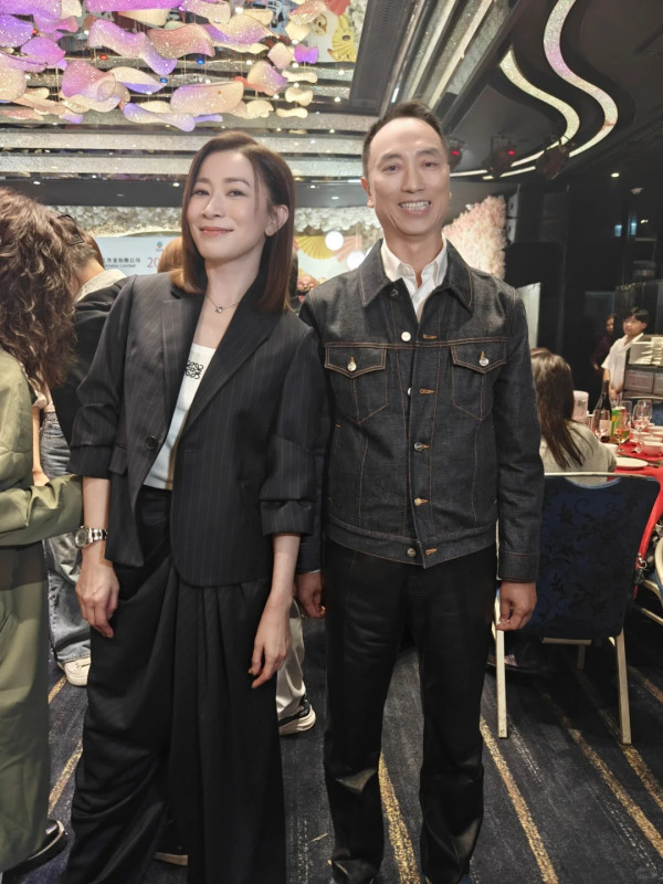 鄔友正翁嘉穗佘詩曼3人世紀合照曝光！7字大方親回昔日有冇追過阿佘？