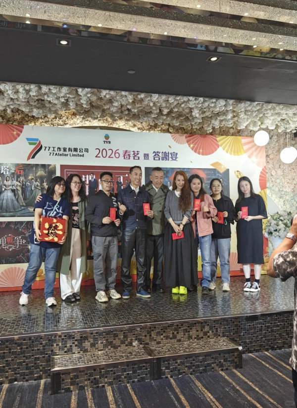 鄔友正翁嘉穗佘詩曼3人世紀合照曝光！7字大方親回昔日有冇追過阿佘？