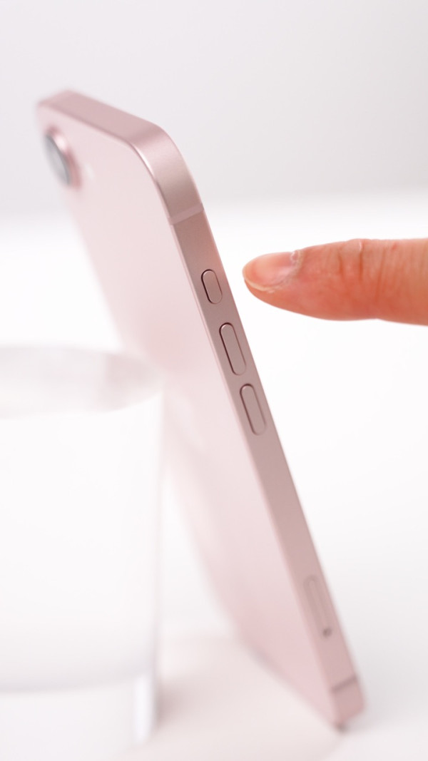 Apple iPhone 17e 開箱實測 加量不加價「絕殺」舊機！$5,099 起 4 大升級有睇頭