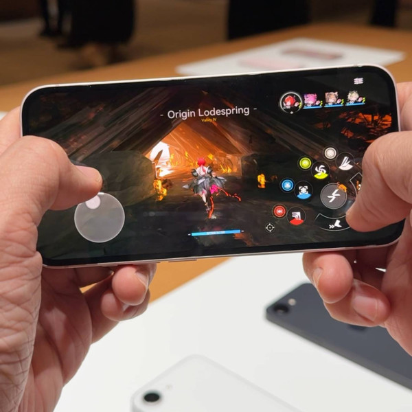 Apple iPhone 17e 開箱實測 加量不加價「絕殺」舊機！$5,099 起 4 大升級有睇頭