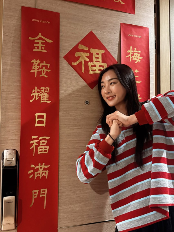 32歲跳高女神楊文蔚過大禮閃爆全場！牙醫未婚夫豪氣聘禮鋪滿枱 巨型龍鳳鈪盡顯氣派