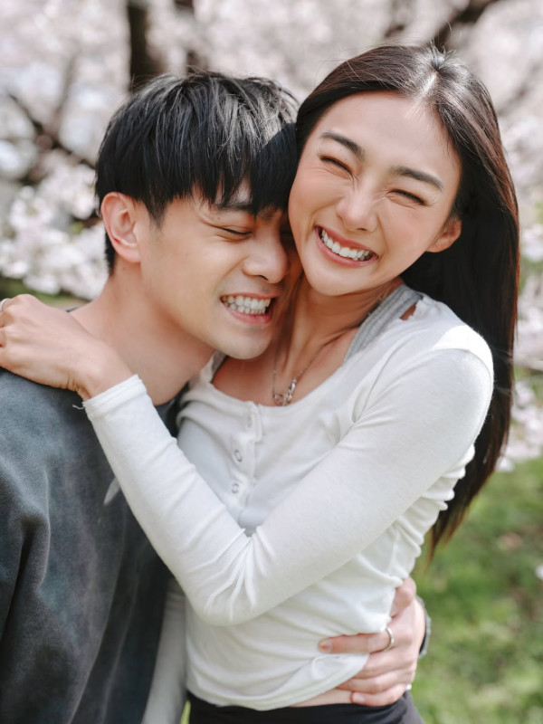 32歲跳高女神楊文蔚過大禮閃爆全場！牙醫未婚夫豪氣聘禮鋪滿枱 巨型龍鳳鈪盡顯氣派