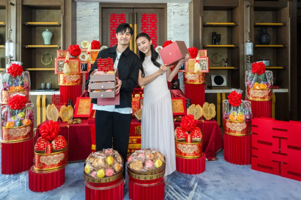 32歲跳高女神楊文蔚過大禮閃爆全場！牙醫未婚夫豪氣聘禮鋪滿枱 巨型龍鳳鈪盡顯氣派